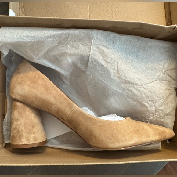 Steve Madden Tan Suede Pumps - Picture 2 of 4